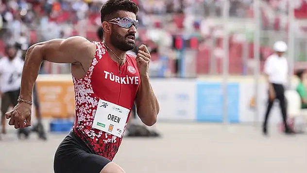 Milli atlet Sinan Ören, 300 metrede yeni Türkiye rekorunun sahibi oldu
