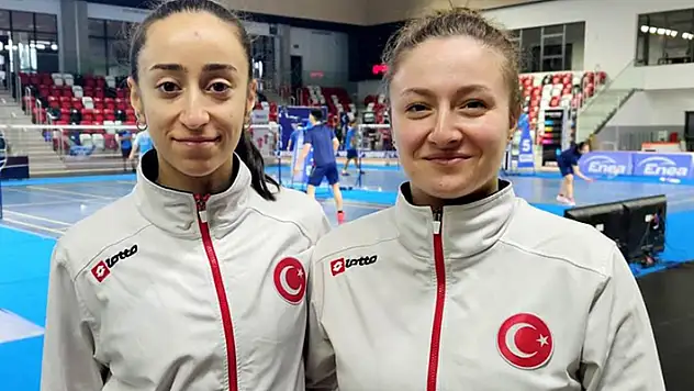 Milli badmintoncular Bengisu ile Nazlıcan, Hollanda'da bronz madalya kazandı
