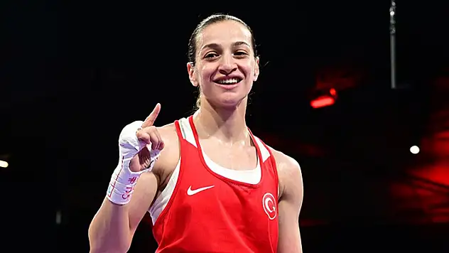 Milli boksör Buse Naz Çakıroğlu Paris'te çeyrek finale yükseldi
