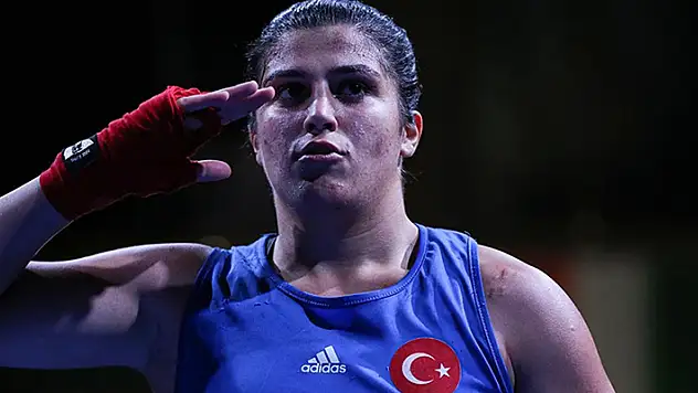 Milli boksör Busenaz Sürmeneli Fransa'da altın madalya kazandı
