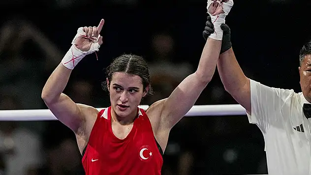 Milli boksör Esra Yıldız Kahraman, rakibini eleyerek son 16 turuna yükseldi
