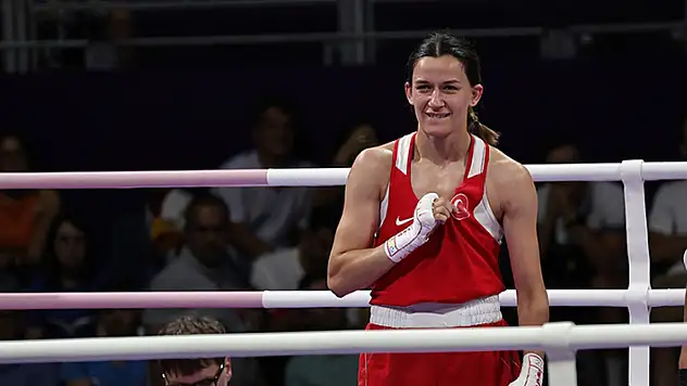 Milli boksör Hatice Akbaş Paris'te yarı finale yükseldi
