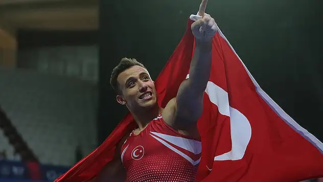 Milli cimnastikçi Adem Asil, Avrupa şampiyonu oldu
