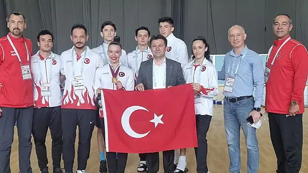 Milli cimnastikçi Ayşe Begüm Onbaşı dünya şampiyonu oldu
