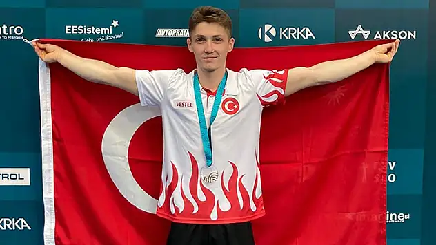 Milli cimnastikçi Sercan Demir, Slovenya'da altın madalya kazandı
