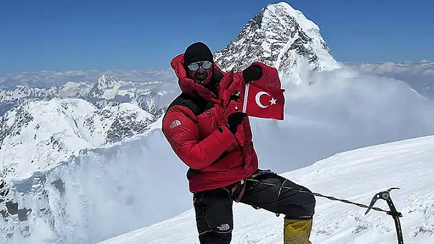 Milli dağcı Tunç Fındık, 14x8000 projesini bitiren ilk Türk oldu
