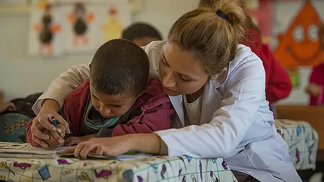 Milli Eğitim Bakanı Mahmut Özer açıkladı: Zorunlu eğitim yaşı düşüyor!
