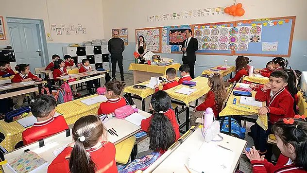 Milli Eğitim Bakanı Mahmut Özer'den nakil açıklaması: Konya'ya 9 bin 522 depremzede öğrencinin nakli yapıldı
