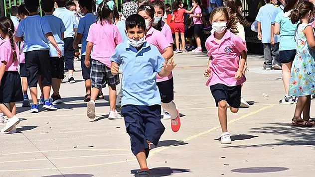 Milli Eğitim Bakanı Özer: En son kapatılacak yerlerin okullar olduğu irademiz aynen devam etmektedir
