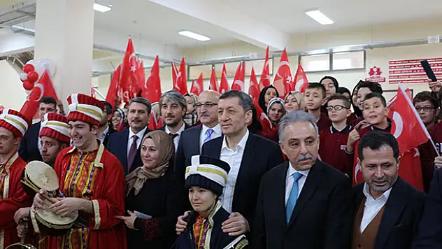 Milli Eğitim Bakanı Ziya Selçuk, Konya'da ailesini kaybeden hayırseverin yaptırdığı okulun açılışını yaptı