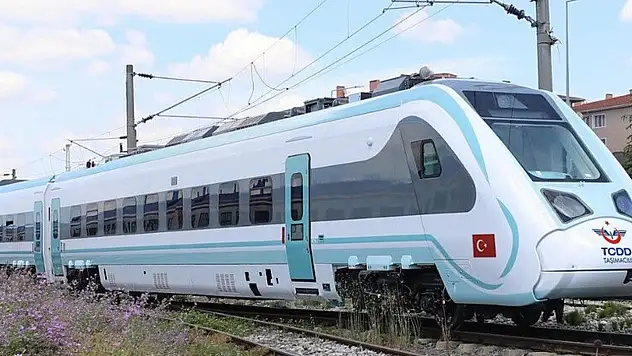 Milli elektrikli hızlı tren rekorunu yeniledi