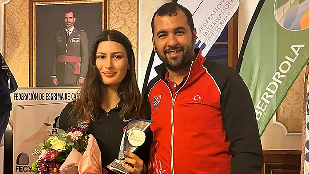 Milli eskrimci Nisanur Erbil, İspanya'da bronz madalya kazandı
