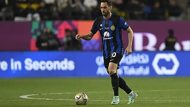 Milli futbolcu Çalhanoğlu, Serie A'nın en iyi orta saha oyuncusu seçildi
