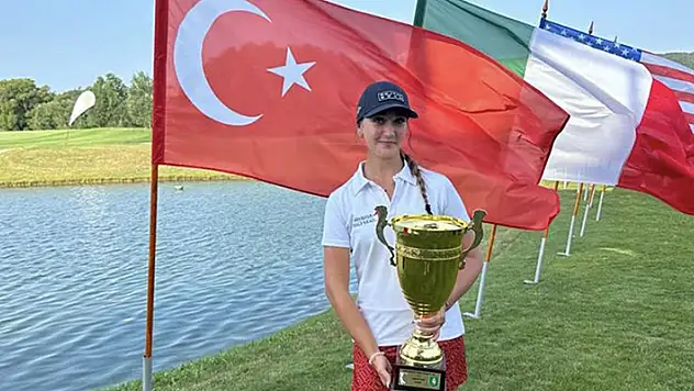 Milli golfçü Deniz Sapmaz, Macaristan'da kadınlar kategorisinde şampiyon oldu
