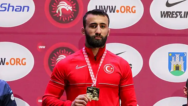 Milli güreşçi Burhan Akbudak, Avrupa şampiyonu oldu
