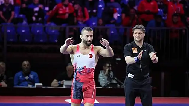 Milli güreşçi Burhan Akbudak, Avrupa üçüncüsü oldu
