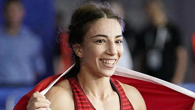 Milli güreşçi Evin Demirhan Yavuz, olimpiyatları kotası elde etti

