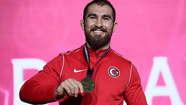 Milli güreşçi Feyzullah Aktürk Avrupa şampiyonu oldu
