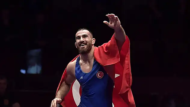 Milli güreşçi Feyzullah Aktürk, üst üste 3'üncü Avrupa şampiyonluğunu elde etti
