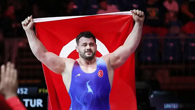 Milli güreşçi Rıza Kayaalp 11. kez Avrupa şampiyonu
