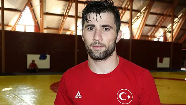 Milli güreşçi Şerif Kılıç, Dünya Kupası'nda finale çıktı