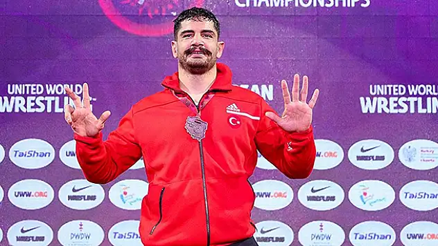 Milli güreşçi Taha Akgül 8. kez Avrupa şampiyonu oldu