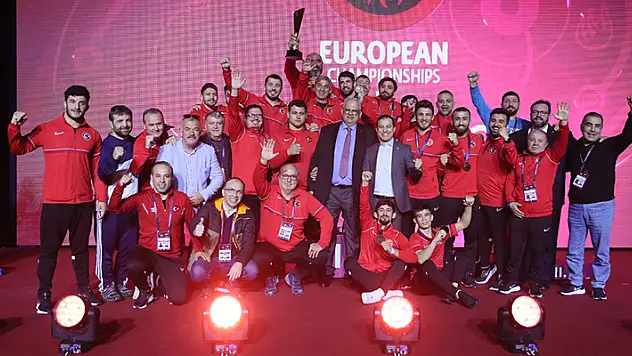 Milli Güreşçiler 15 madalya kazandı
