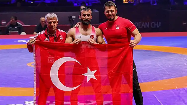 Milli güreşçiler, Avrupa Şampiyonası'nda 17 madalya kazandı
