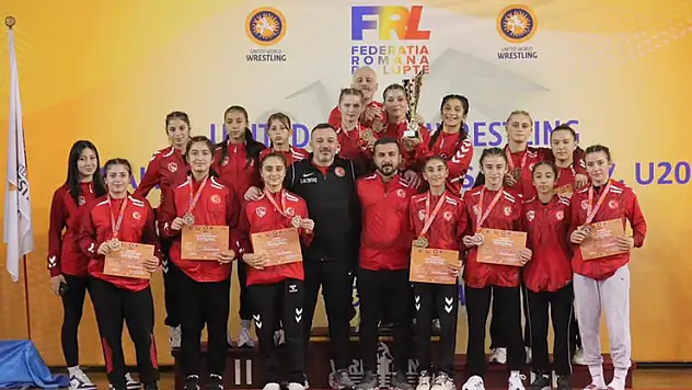 Milli güreşçiler, Balkan'da fırtına gibi esti