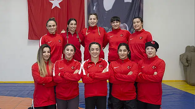 Milli güreşçiler Bolu kampında 