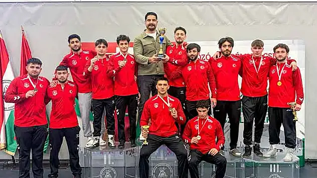Milli güreşçiler, Macaristan'da şampiyon oldu