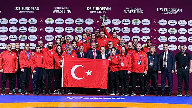 Milli güreşçiler tarih yazdı 
