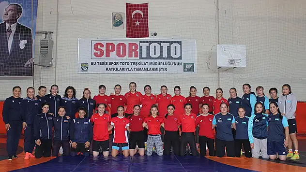 Milli güreşçilerde Konya mesaisi