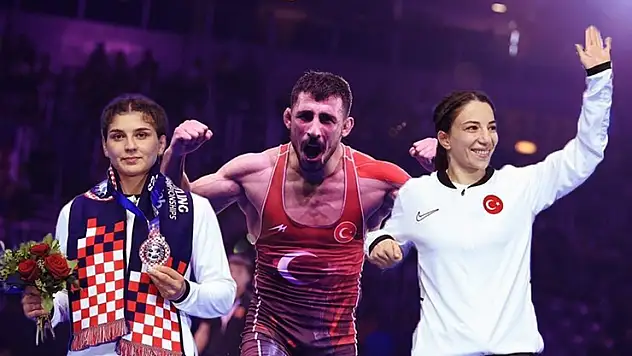 Milli güreşçilerden 1 gümüş, 2 bronz madalya