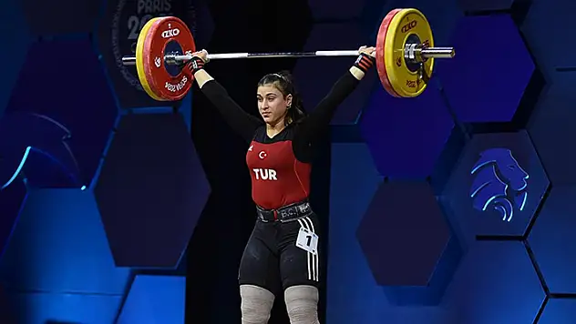 Milli halterci Büşra Çan'dan Avrupa Şampiyonası'nda bronz madalya
