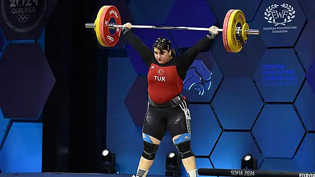 Milli halterci Fatmagül Çevik'ten Avrupa'da 2 bronz madalya
