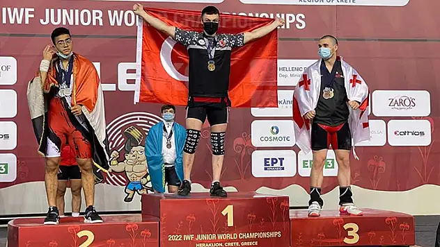 Milli halterci Hakan Kurnaz'dan altın madalya
