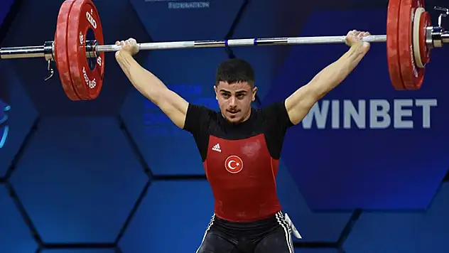 Milli halterci Kaan Kahriman, Avrupa Şampiyonası'nda altın madalya kazandı
