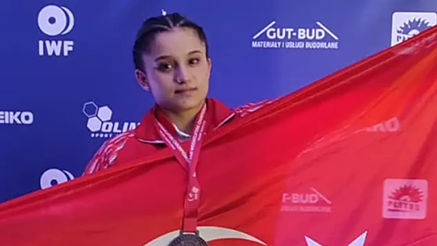 Milli halterci Medine Saime Balaban'dan Avrupa Şampiyonası'nda bronz madalya