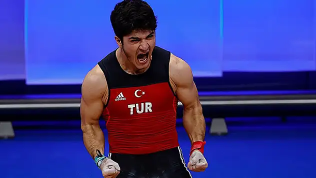 Milli halterci Muhammed Furkan Özbek Avrupa şampiyonu oldu