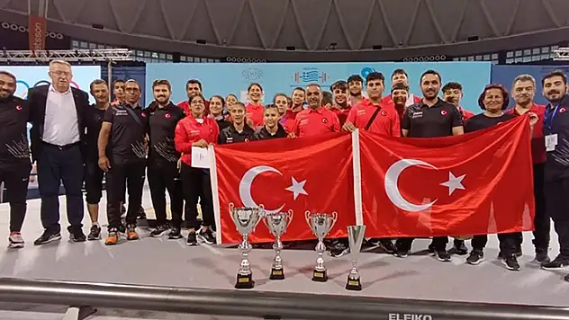 Milli halterciler Yıldızlar ve 15 Yaş Altı Avrupa Şampiyonası'nı 61 madalyayla tamamladı
