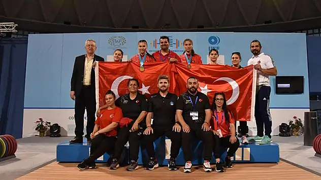Milli haltercilerden Yıldızlar ve 15 Yaş Altı Avrupa Şampiyonası'nda 2'si altın 5 madalya
