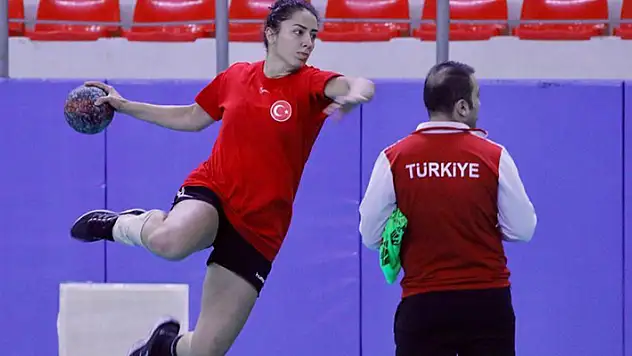 Milli hentbolcular, Konya'da ilk antrenmanlarını yaptı
