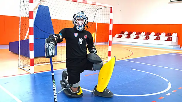 Milli hokeyci Abdullah Ensar Turna, Avrupa'dan sonra dünyanın da en iyisi olmak istiyor