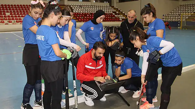 Milli hokeyciler Avrupa Şampiyonası'na hazırlanıyor