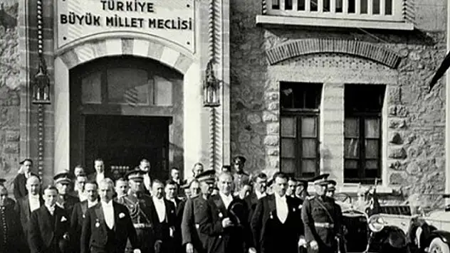 Milli iradenin simgesi TBMM 104 yıl önce açıldı
