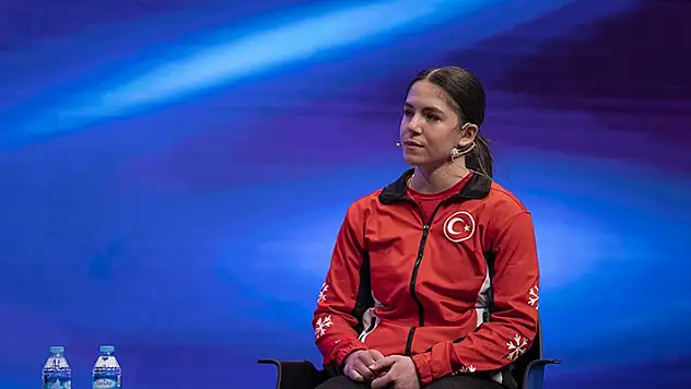 Milli kayakçı Ceren Reyhan Yıldırım'dan FIS Kupası'nda altın madalya
