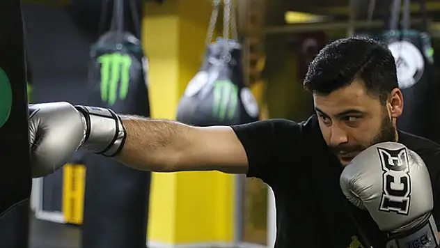 Milli kick boksçu İzzet Arabacı'nın yeni hedefi İslami Dayanışma Oyunları'nda şampiyon olmak