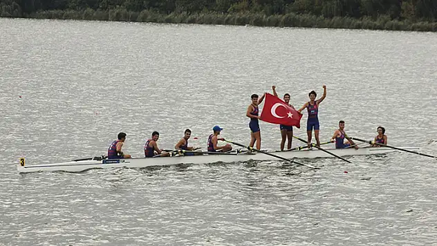 Milli kürekçiler, Balkan Şampiyonası'nda 16 madalya kazandı
