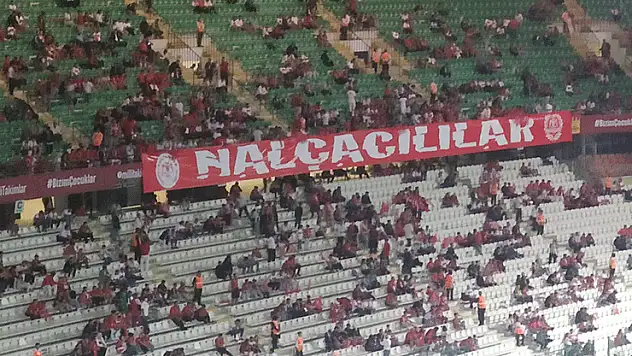 Milli maç için tribünler dolmaya başladı